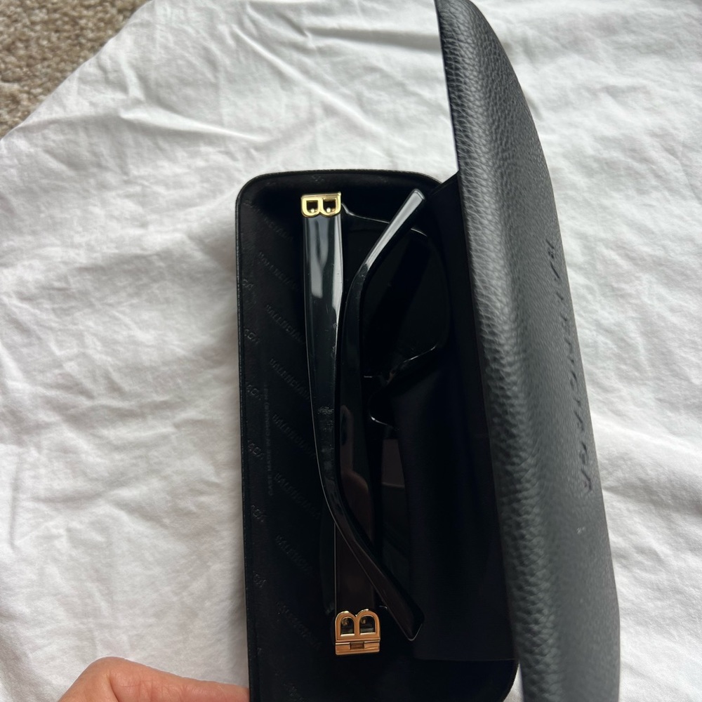 Balenciaga new sunglasses 🕶️ - Picture 10 of 10